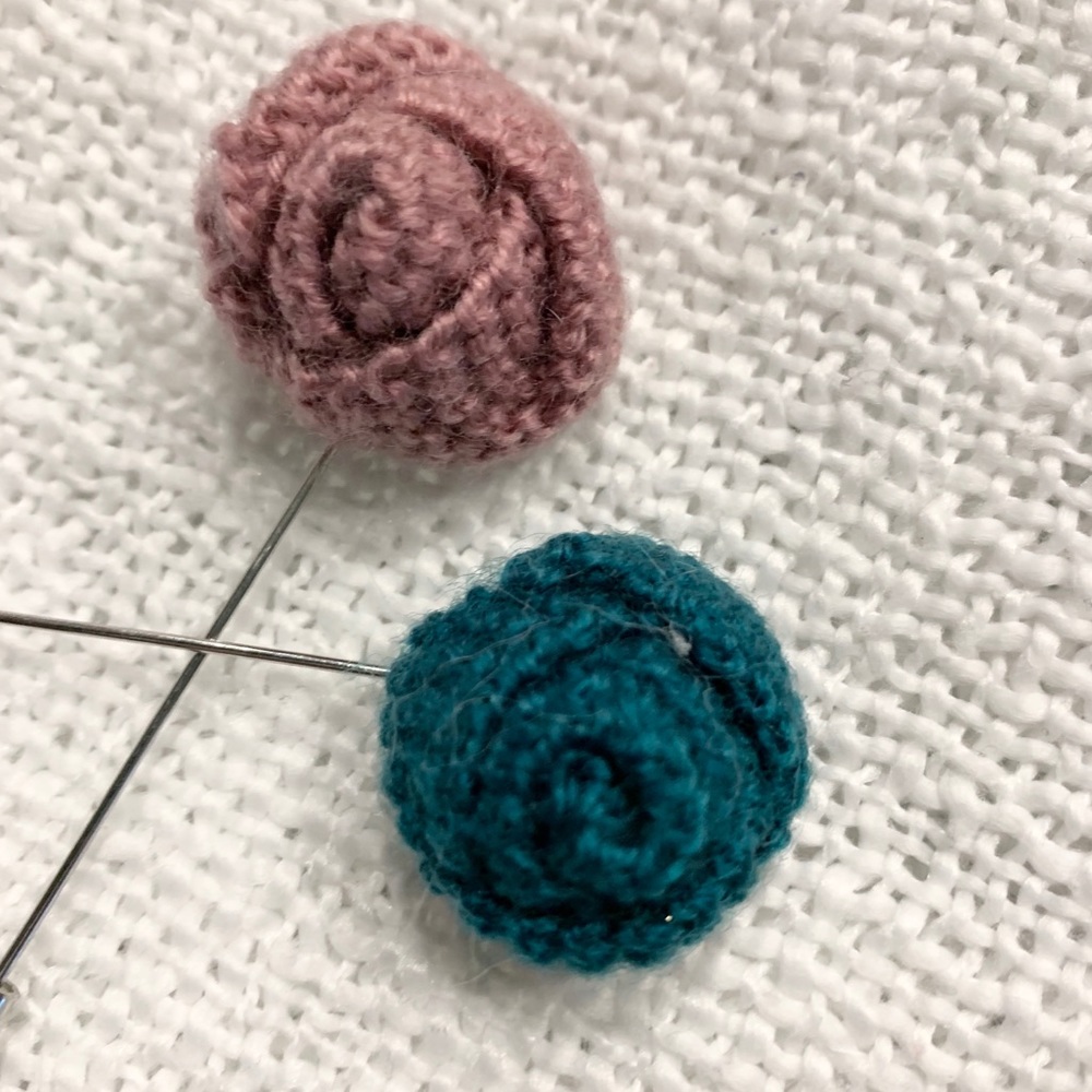 Set of 2 crotchet floret pins
